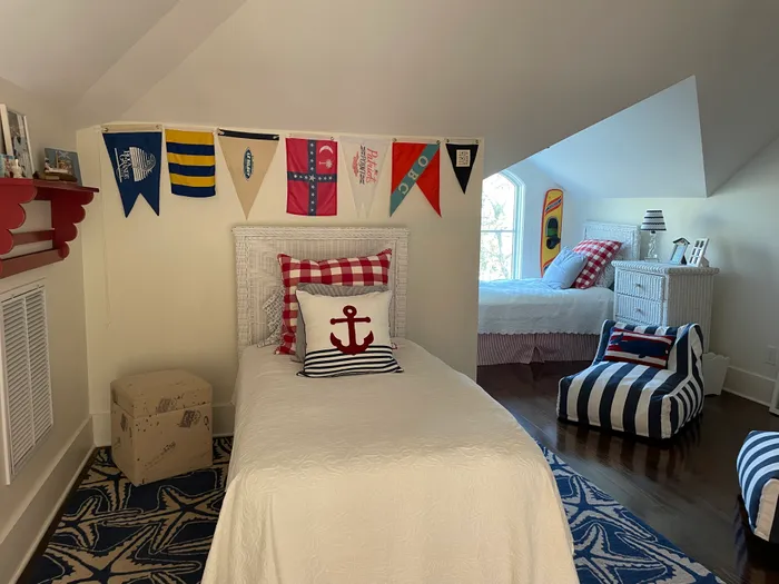 WebcamCoversNow.com - Burgee Flag