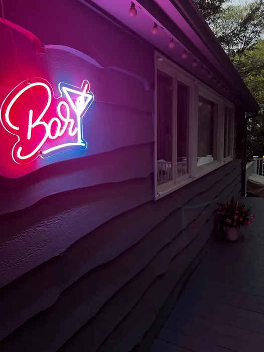 WebcamCoversNow.com - Oh Cocktail Bar Neon Sign