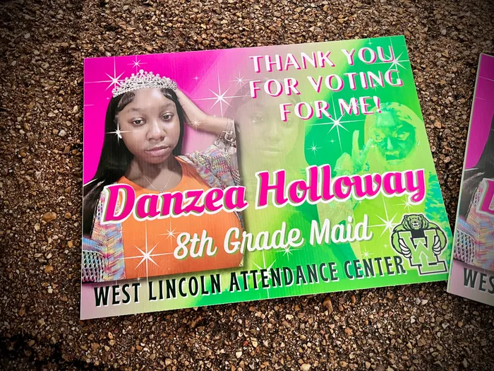 WebcamCoversNow.com - Graduation Outdoor Yard Sign